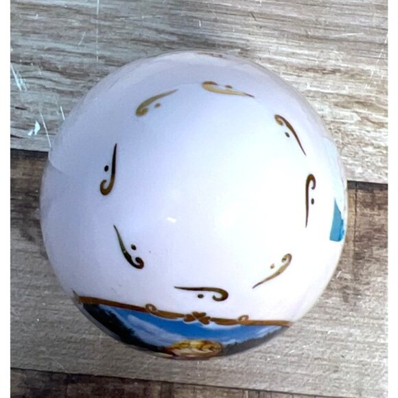 M.J. Hummel Porcelain Egg 1993 "Favorite Pet" Collectible - Picture 2 of 4